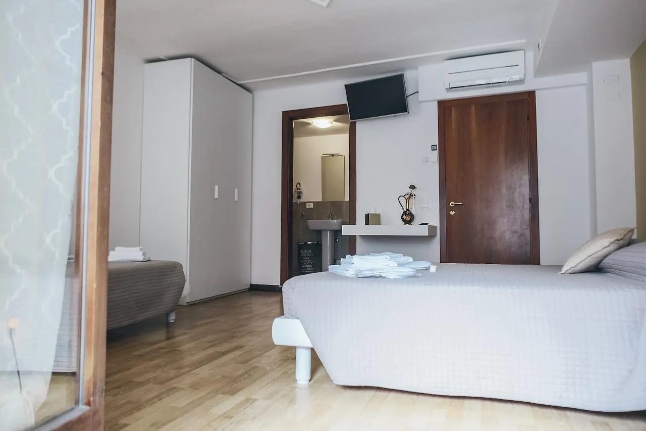 Residenza Al Castello Hotel Verona Guest house